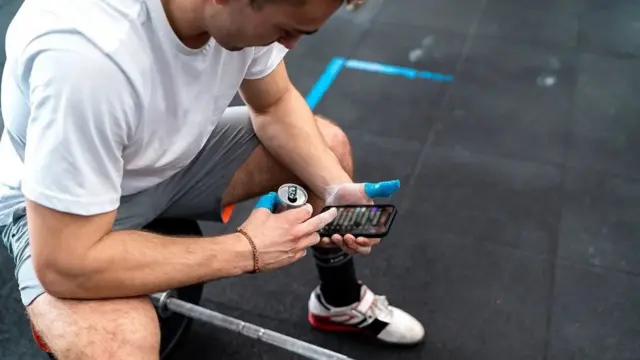 Energetska pića često sadrže kombinaciju kofeina i drugih stimulanasa kao što su vitamini B, L-karnitin, L-teanin i glukuronolakton