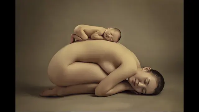 Una mujer y un bebé