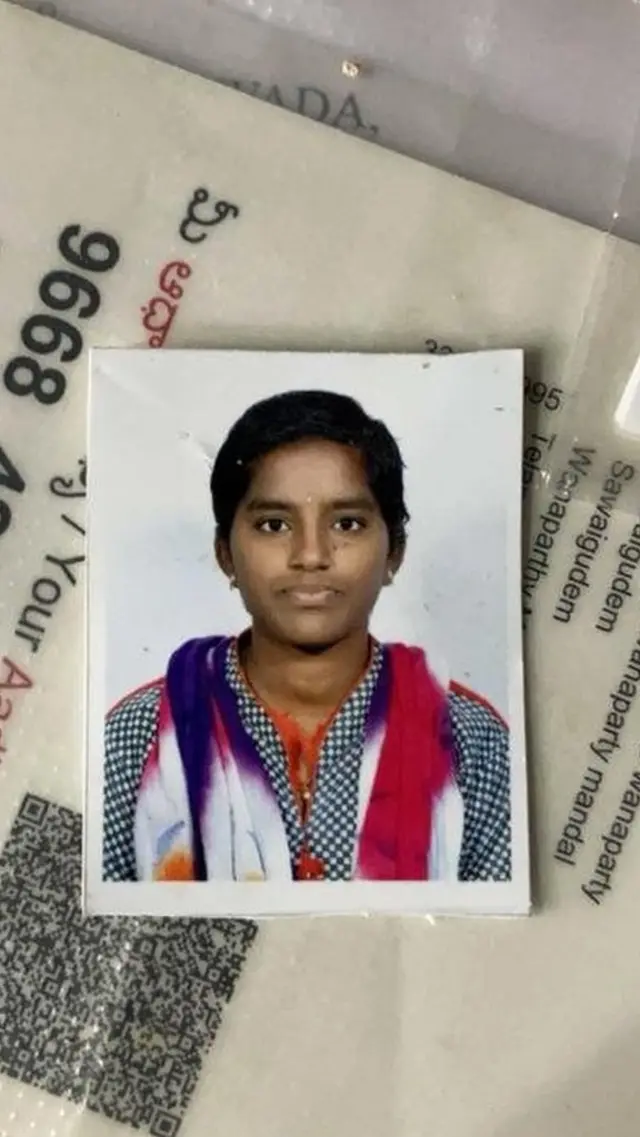 లావణ్య ఆత్మహత్య చేసుకునే పిరికిది కాదని తల్లిదండ్రులు చెబుతున్నారు.