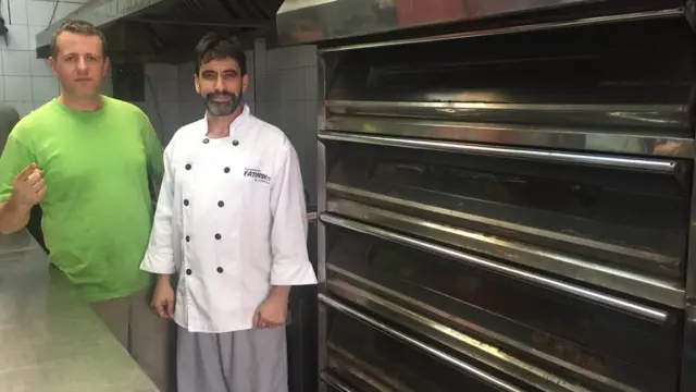 Ariel Reyes y su socio Fabián.