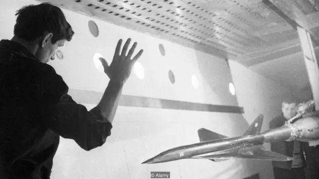 برنامه تی‌یو-۱۴۴ محتاج منابع هنگفتی بود و باید همزمان با برنامه فضایی شوروی اجرا می‌شد (منبع: آلامی)