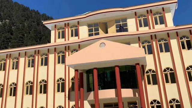 د نورستان ولایت مقام لپاره نوې جوړه شوې څلور پوړیزه ودانۍ.