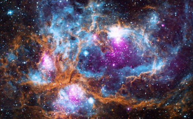 เนบิวลา NGC 6357 ในกลุ่มดาวแมงป่อง บันทึกภาพไว้โดยกล้องโทรทรรศน์รังสีเอกซ์จันทรา