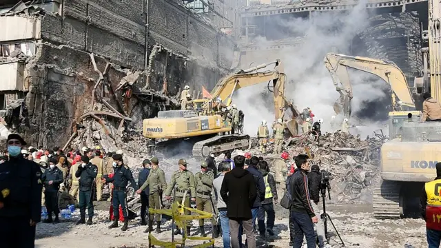 Тегеран, разбор обломков здания Plasco