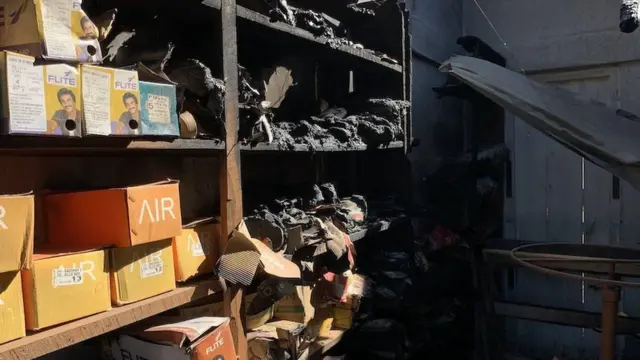 રોવાની દુકાનોની આગચંપીમાં સળગી ગયેલો માલસામાન