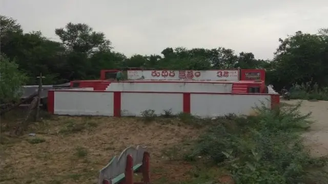 రుధిర క్షేత్రం పేరుతో మృతుల సమాధులు