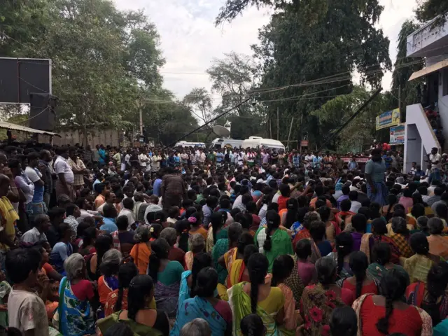 வெறிச்சோடிய அலங்காநல்லூர் வாடிவாசல்