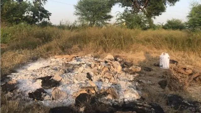 પીડિતાના અંતિરસંસ્કાર પછી બચેલી રાખ