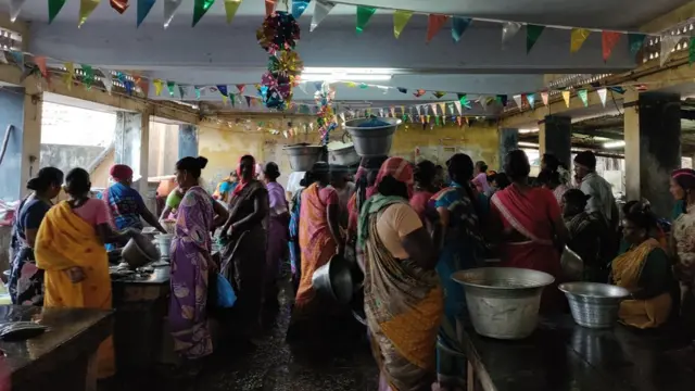 மீன் ஏலம் எடுக்குமிடம்