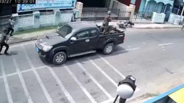 မတ်လ ၂၇ ရက်နေ့က ထားဝယ်မြို့မှာ ဆိုင်ကယ်စီးလူငယ်တစ်ဦး ပစ်ခတ်ခံရတဲ့ စီစီတီဗီမှတ်တမ်း