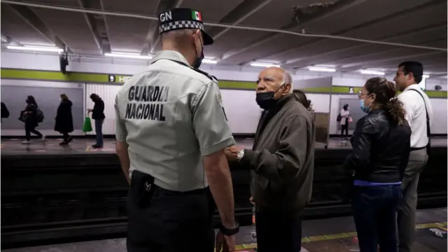 Guardia Nacional en el metro de CDMX.