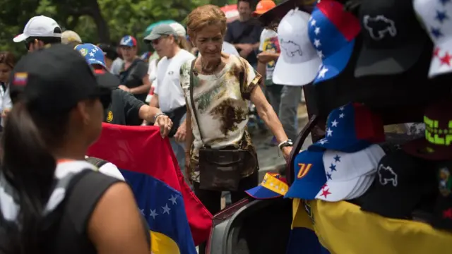 літня жінка