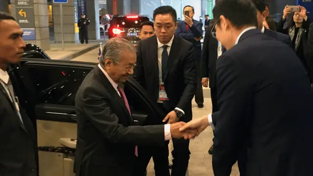 马来西亚总理马哈蒂尔参观北京中关村的商汤科技