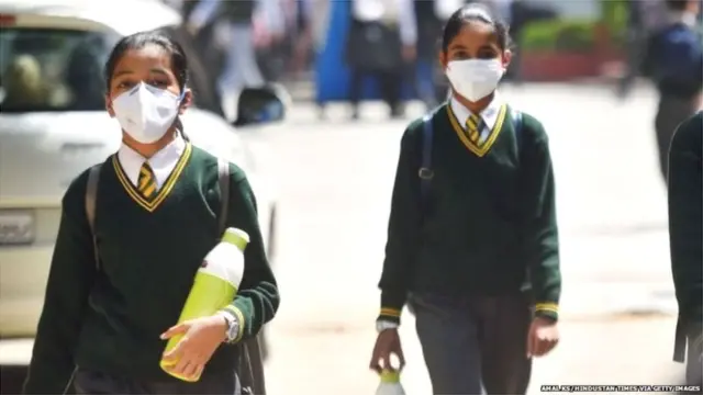 छात्राएं