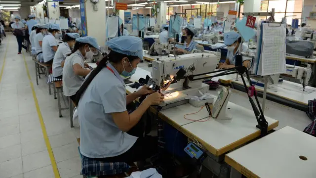 จุดแข็งของเวียดนามคือสามารถรอบรับอุตสาหกรรมที่ใช้แรงงานอย่างเข้มข้น เช่น อุุตสาหกรรมเครื่องนุ่งห่มและสิ่งทอ