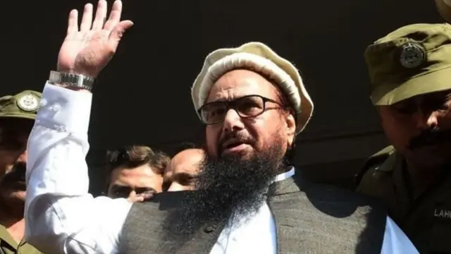 ముంబయిలో 2008 నవంబర్ 26న జరిగిన ఉగ్రవాద దాడిలో వందలాదిమంది మరణించారు. ఆ దాడికి హఫీజ్ సయీద్ ప్రధాన సూత్రధారి అని భారత్ అంటోంది.