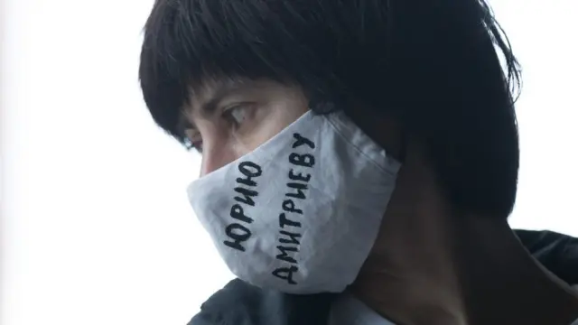 Маска в поддержку Дмитриева