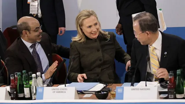 Marii Fulbaana 2012 dhimma Somaaliyaarratti Landan ta'amerra MM duraanii Itoophiyaa Mallas Zenaawwii, Ministirri Dhimma Alaa US Hilaari Kiliintanfii Barreessan Olaanaa UN Baanki Muun