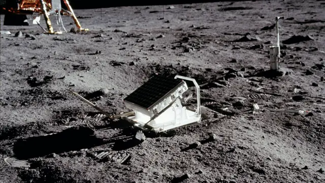 Retroreflector dejado por Apolo 11 sobre la Luna