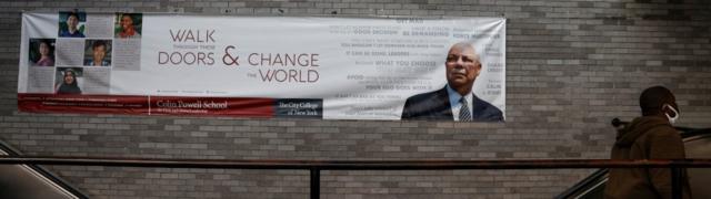 紐約城市學院內一面鮑威爾公民與全球領袖學院宣傳橫幅（18/10/2021）