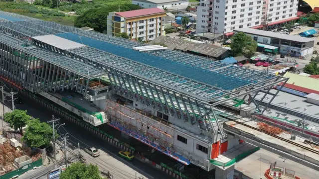 ความคืบหน้าของการก่อสร้างโครงการรถไฟฟ้าสายสีส้มสถานีมีนพัฒนา