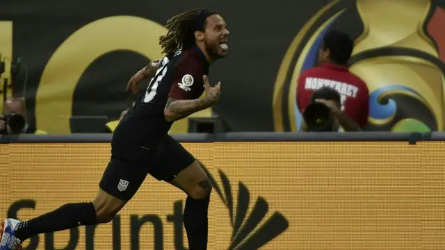 Jermaine Jones festeja gol