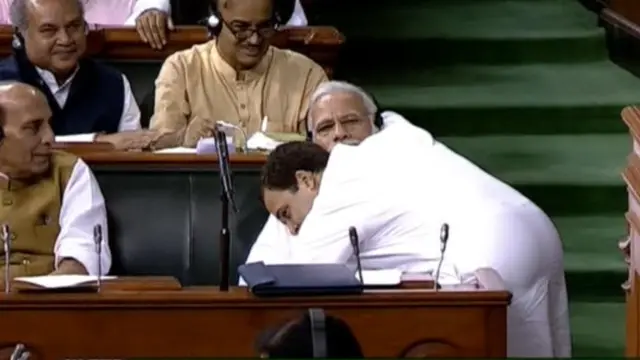 राहुल गांधींनी मारली मोदींना मिठी