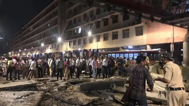 पूल कोसळून दुर्घटना