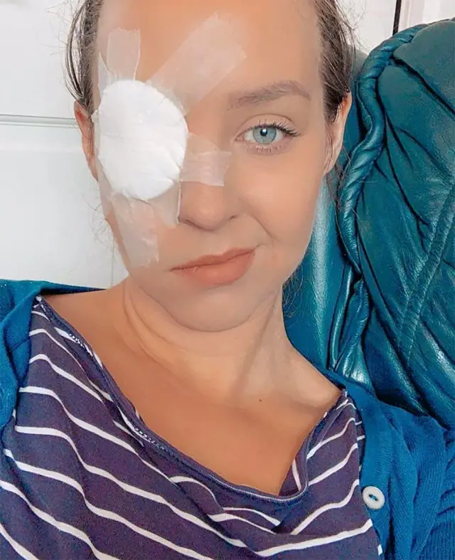 램지 헌트 증후군 환자인 레스콜라는 안면마비뿐 아니라 현기증과 어지럼증도 겪고 있다