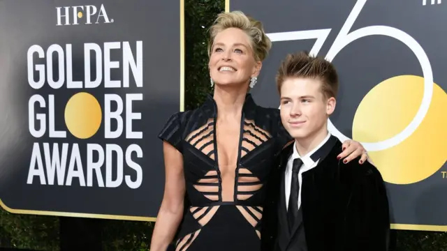 Altın Küre siyah giysiler