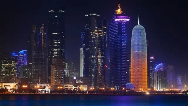 การตัดสัมพันธ์กับกาตาร์จะส่งผลให้พลเมืองของบาห์เรน ซาอุฯ และสหรัฐอาหรับเอมิเรตส์ ไม่สามารถเดินทางไปยังกาตาร์ ไปพักอาศัย หรือเดินทางผ่านกาตาร์ได้ ผู้ได้รับผลกระทบมีเวลา 14 วันในการเดินทางออกจากกาตาร์