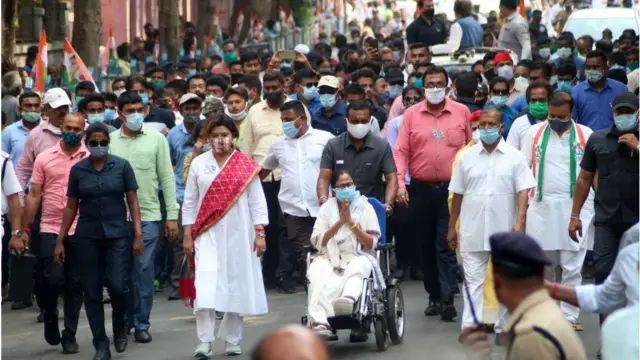 নির্বাচনের আগে হুইল চেয়ারে তিনি নির্বাচনী প্রচারণা চালিয়েছেন