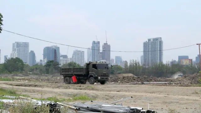 การเตรียมการก่อสร้าง (ถ่ายเมื่อวันที่ 22 เม.ย. 2564)