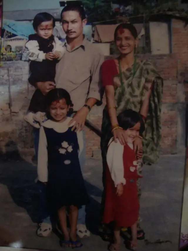 डेकेन्द्र थापाको परिवार