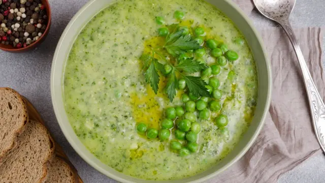 Овощной суп с песто.