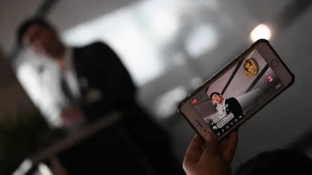 ธนาธร จึงรุ่งเรืองกิจ แถลงข่าว