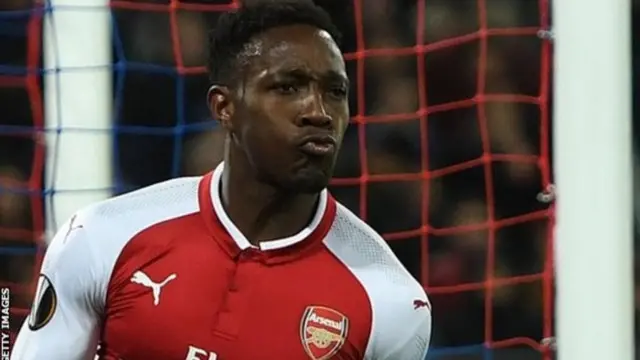 Arsenal wanaangalia uwezekano wa kumpatia Danny Welbeck, mwenye umri wa miaka 28, mkataba mpya