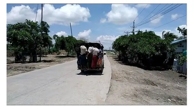 မပေါက်ကွဲသေးတဲ့ လက်နက်ကြီးကျည်သုံးလုံးဟာ ကျေးရွာအတွင်းမှာ ရှိနေတယ်လို့ ပြော