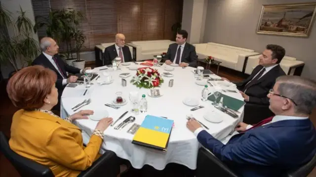 Altı muhalefet partisi son olarak geçen ay DEVA Partisi lideri Ali Babacxan'ın evinde bir araya gelmişti