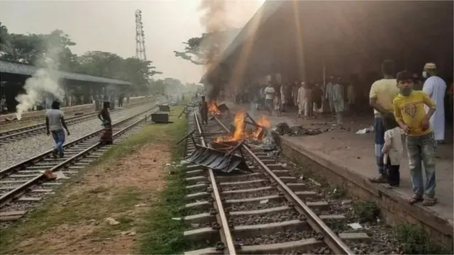 ব্রাহ্মণবাড়িয়া রেল স্টেশনে আগুন ধরিয়ে দেয়া হয়