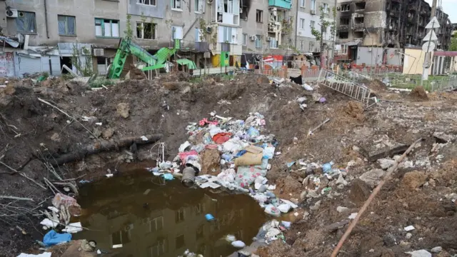Яма с водой. Мариуполь