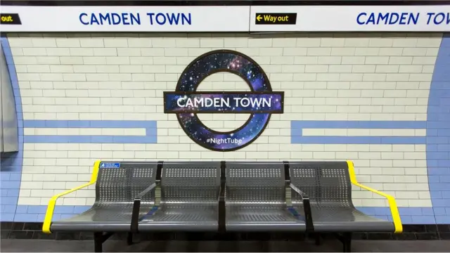 Пустая станция метро Камден-таун