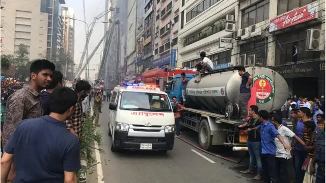 ঘটনাস্থলে অ্যাম্বুলেন্স তৎপরতা