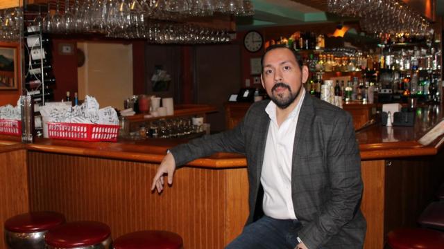 Omar Lazo quản lý nhà hàng Los Chorros ở Wheaton