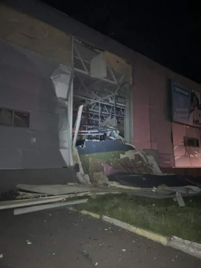 Inzu zitanu zivugwa ko zasenyutse muri ivyo bitero