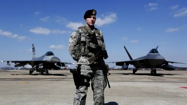 F-16 и F-22 ВВС США в Южной Корее