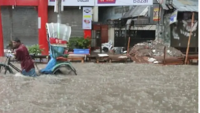 সড়কের দৃশ্য