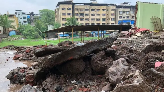 மும்பை சுவர் இடிந்தது