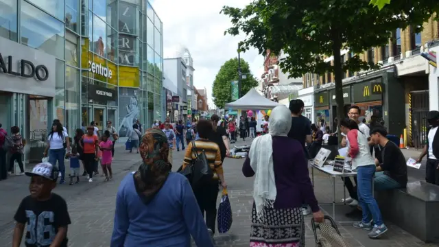 Croydon'da yaşayanların ise sadece yüzde 26'sı İngiltere dışında doğmuş.