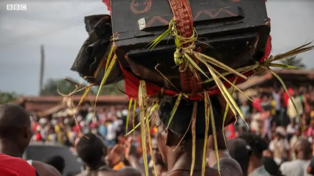 Ndị mmemme Ikeji n'Arọndịzuọgụ.